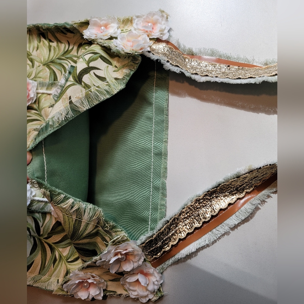 ‼️MUST GO‼️ Gorgeous Cottagecore Handcrafted Tote Bag - Picture 3 of 5